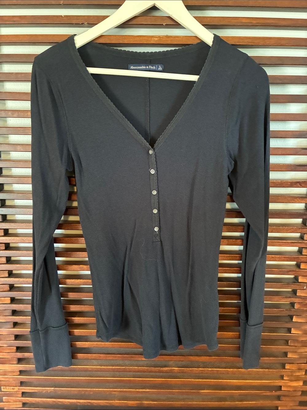 🎉NEW LISTING!🎉Abercrombie & Fitch Black Long-Sleeve Henley Top